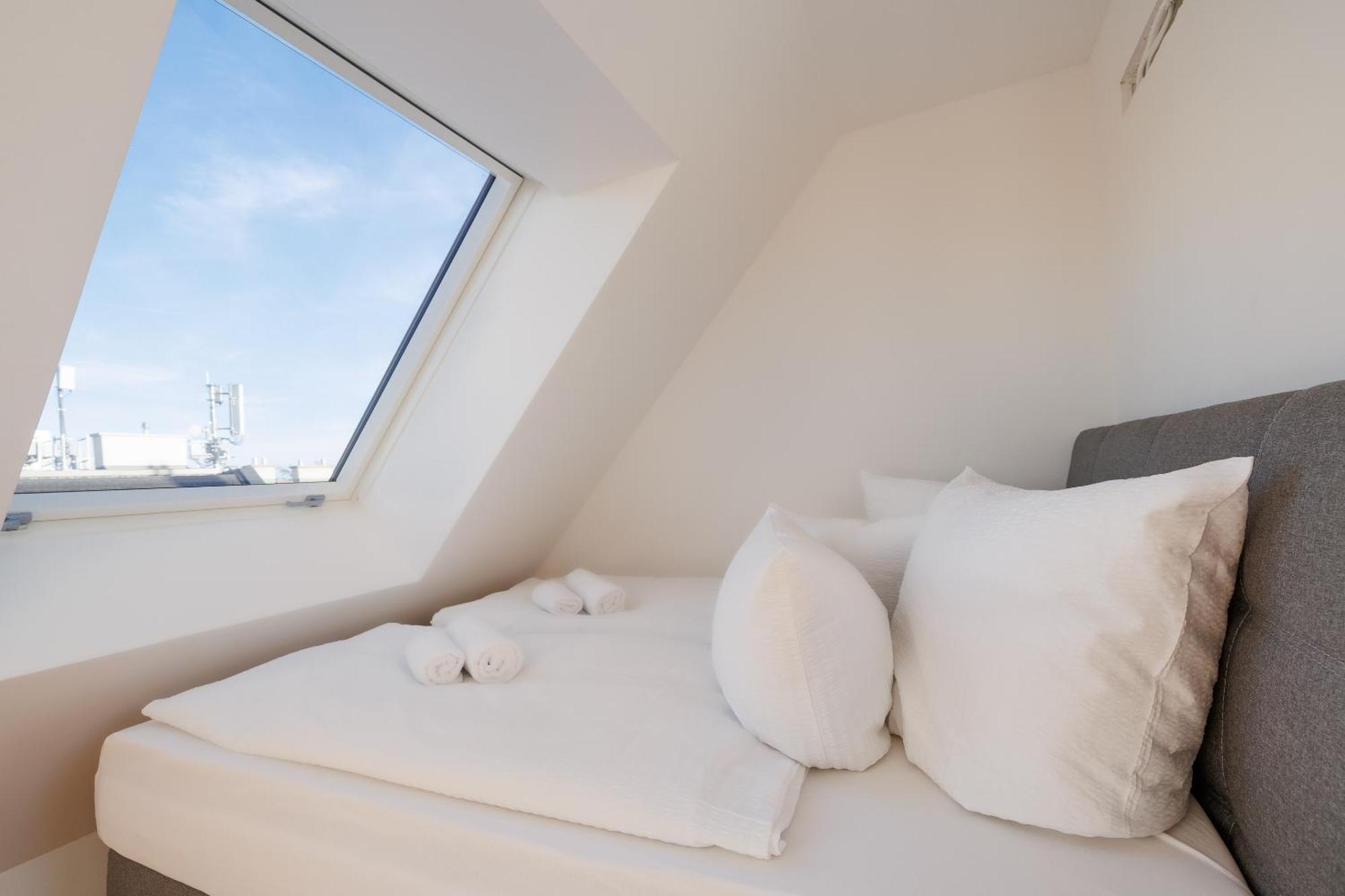 Symphony Apartments 40 - Modern Loft With Terrace And Grill In Central Location Vienna Esterno foto
