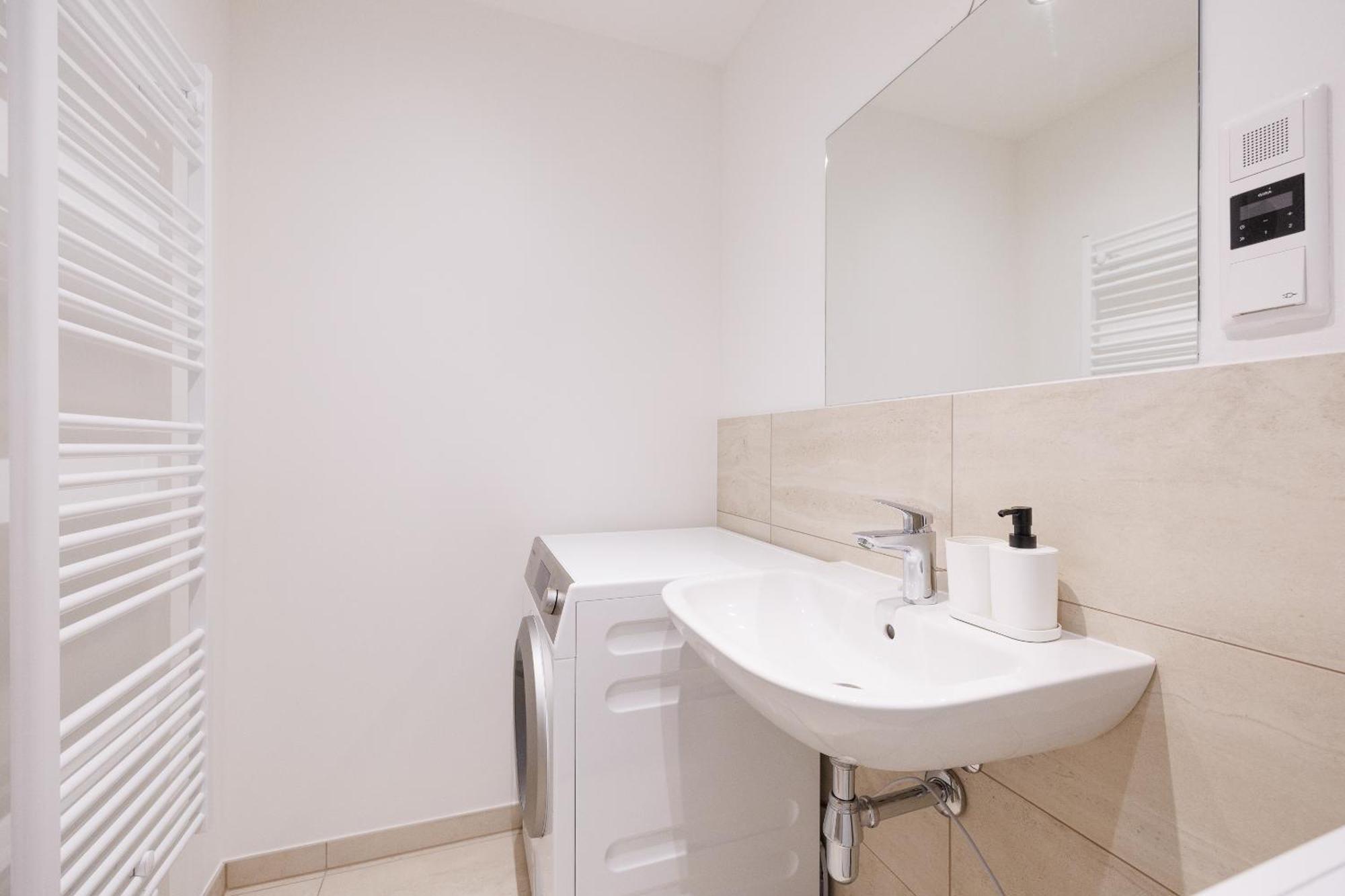 Symphony Apartments 40 - Modern Loft With Terrace And Grill In Central Location Vienna Esterno foto