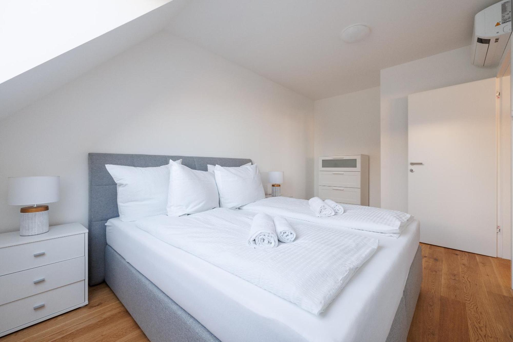 Symphony Apartments 40 - Modern Loft With Terrace And Grill In Central Location Vienna Esterno foto