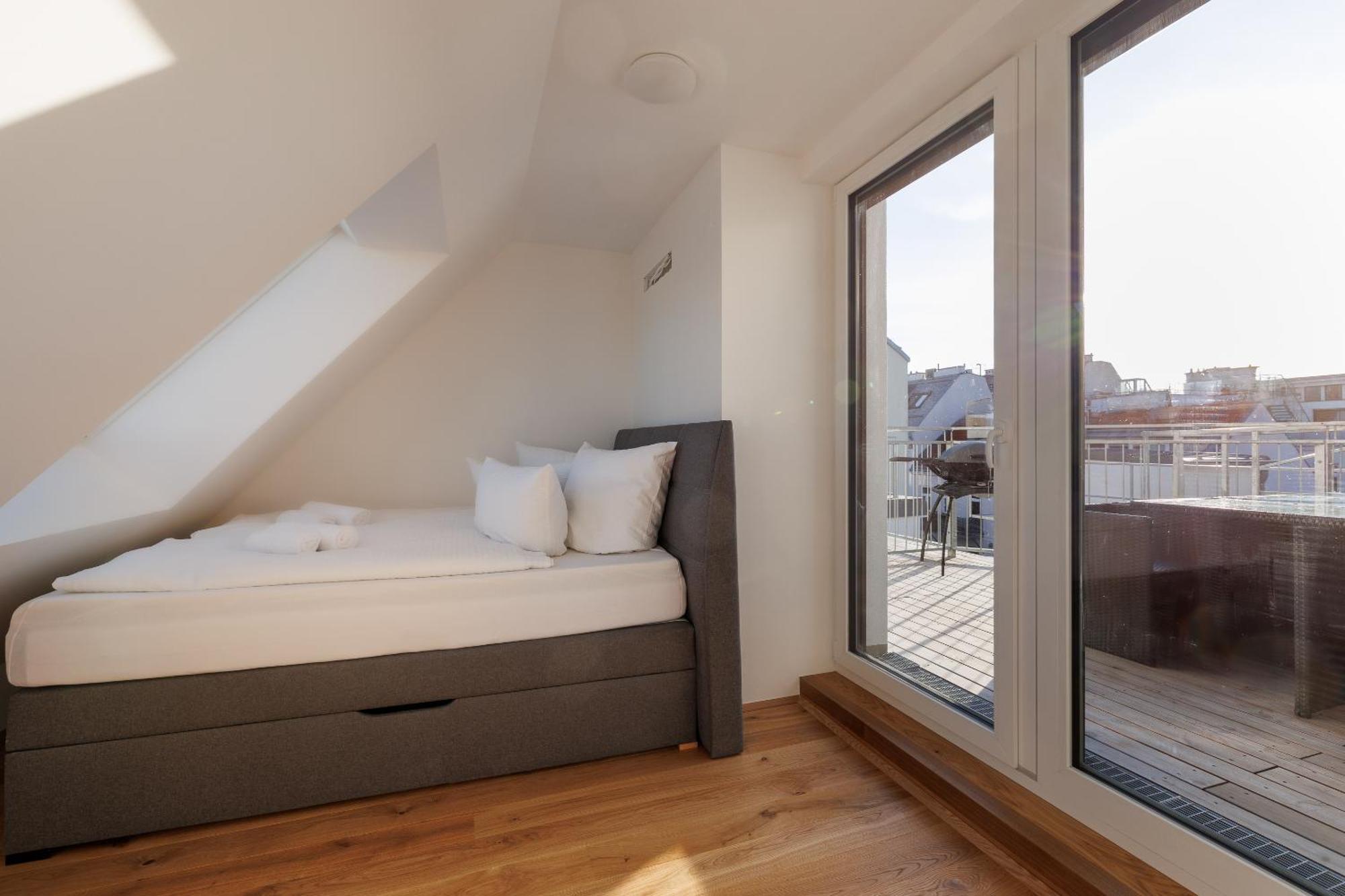 Symphony Apartments 40 - Modern Loft With Terrace And Grill In Central Location Vienna Esterno foto